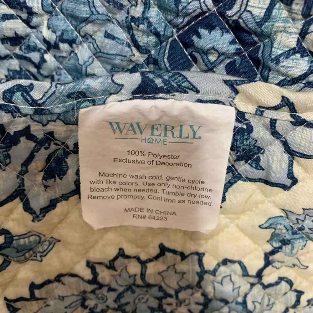 Waverly Table runner - Picture 3 of 3